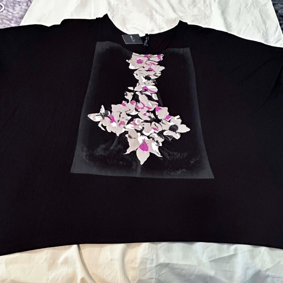 SHORT SLEEVE TOP, BLACK WITH WHITE/BEIGE/PINK, SIZE 4X, FLORAL PRINT, SCOOP NECK - Picture 2 of 11